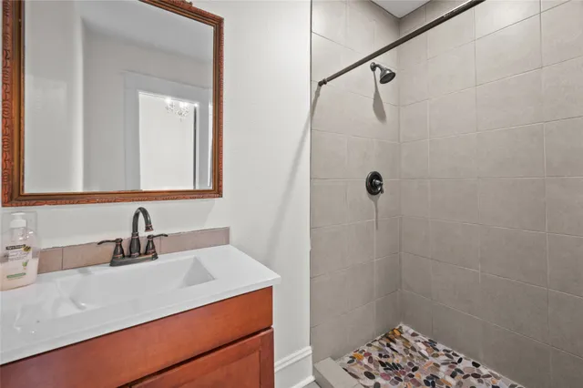 $275,000 | 608 Miller Street, Anahuac, TX 77514