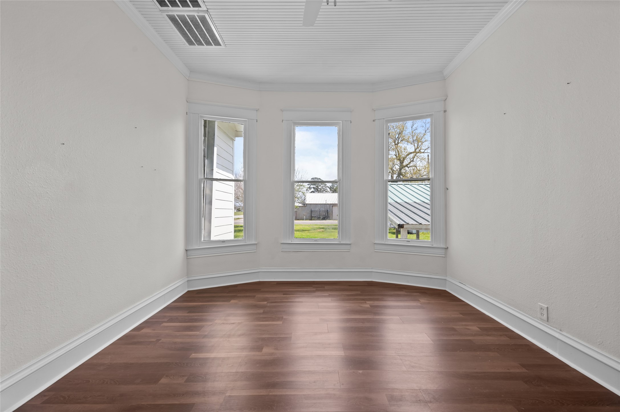 608 Miller Street Anahuac, TX 77514 - Photo 19 of 31