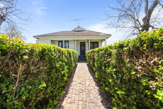 $275,000 | 608 Miller Street, Anahuac, TX 77514