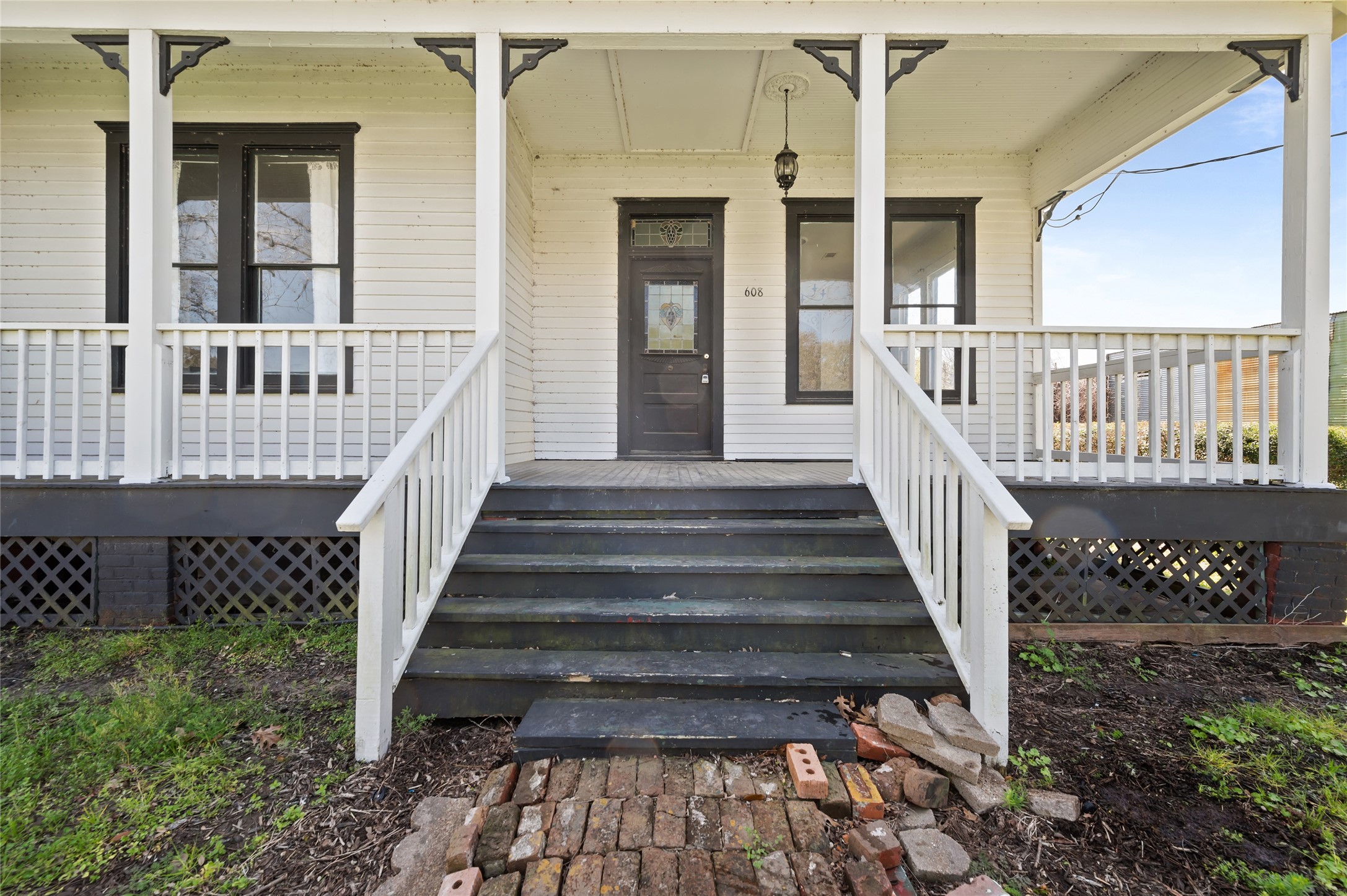 608 Miller Street Anahuac, TX 77514 - Photo 5 of 31