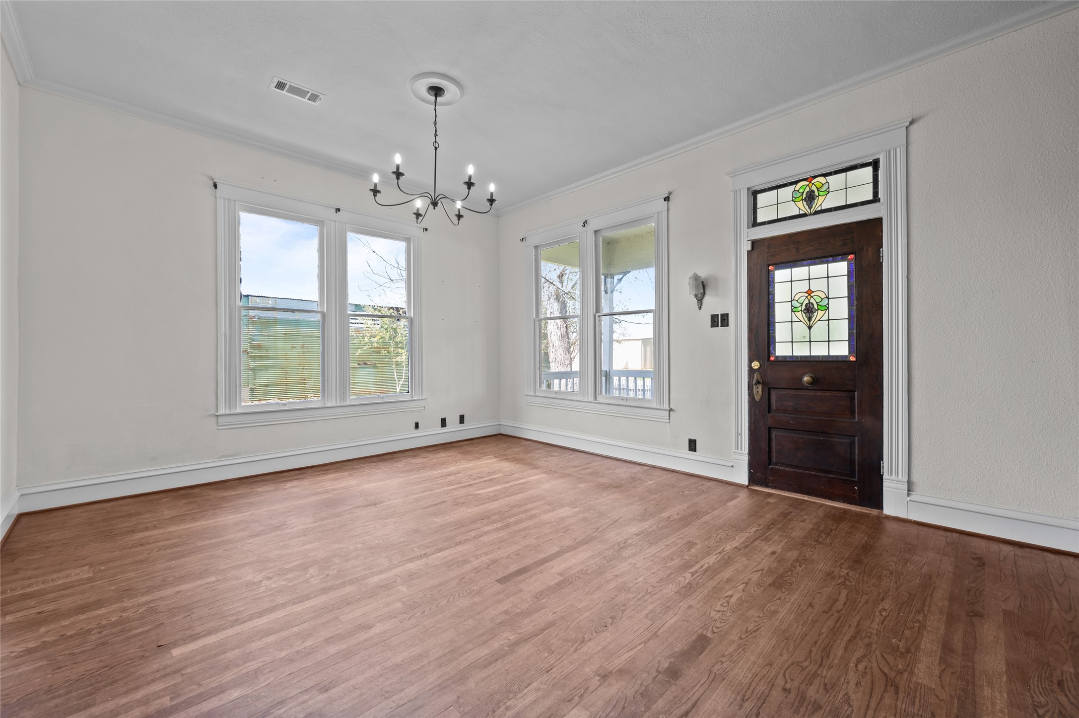 608 Miller Street Anahuac, TX 77514 - Photo 6 of 31