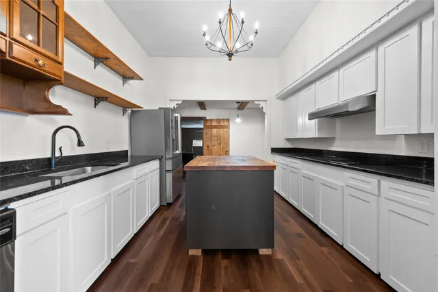 $275,000 | 608 Miller Street, Anahuac, TX 77514