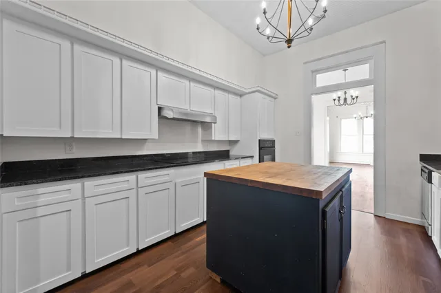 $275,000 | 608 Miller Street, Anahuac, TX 77514