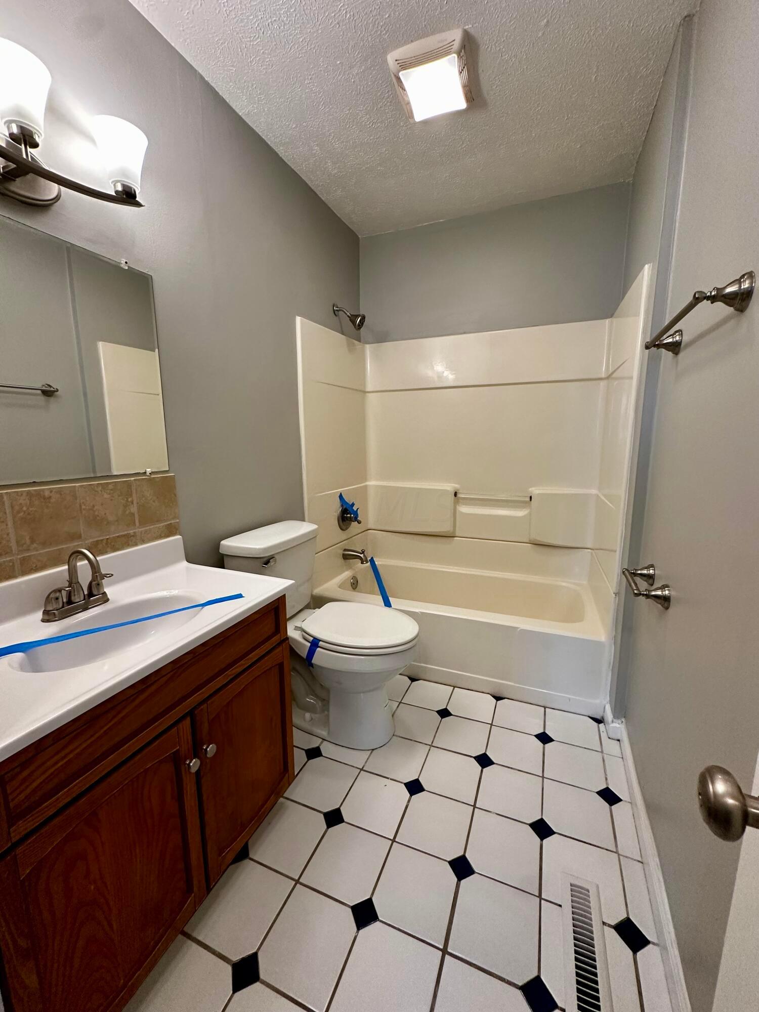 4728 Heaton Road Columbus, OH 43229 - Photo 22 of 31 IMG_9890
