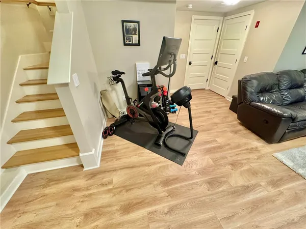 $799,900 | 20 Robert Avenue, Warwick, RI 02818