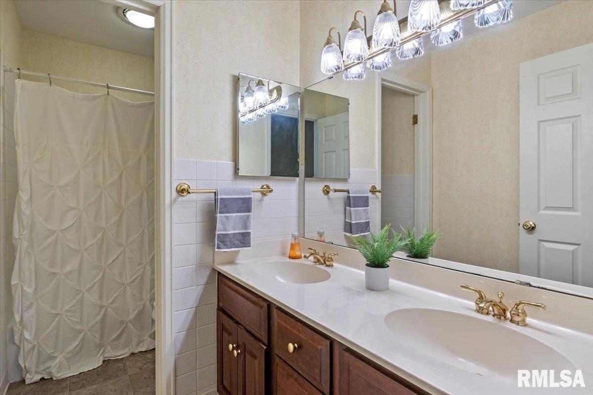 2444 Haverford Road Springfield, IL 62704 - Photo 18 of 37