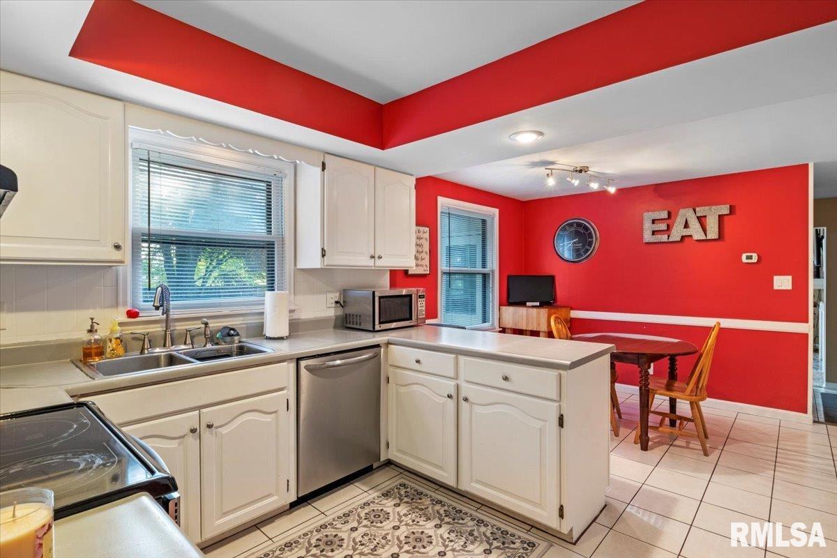 2444 Haverford Road Springfield, IL 62704 - Photo 8 of 37