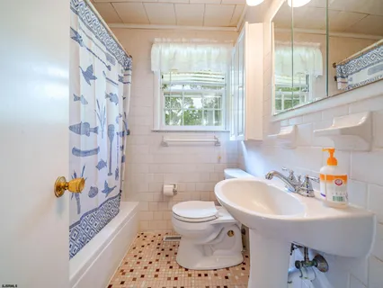 $399,999 | 16 West Cedar Avenue, Somers Point, NJ 08244
