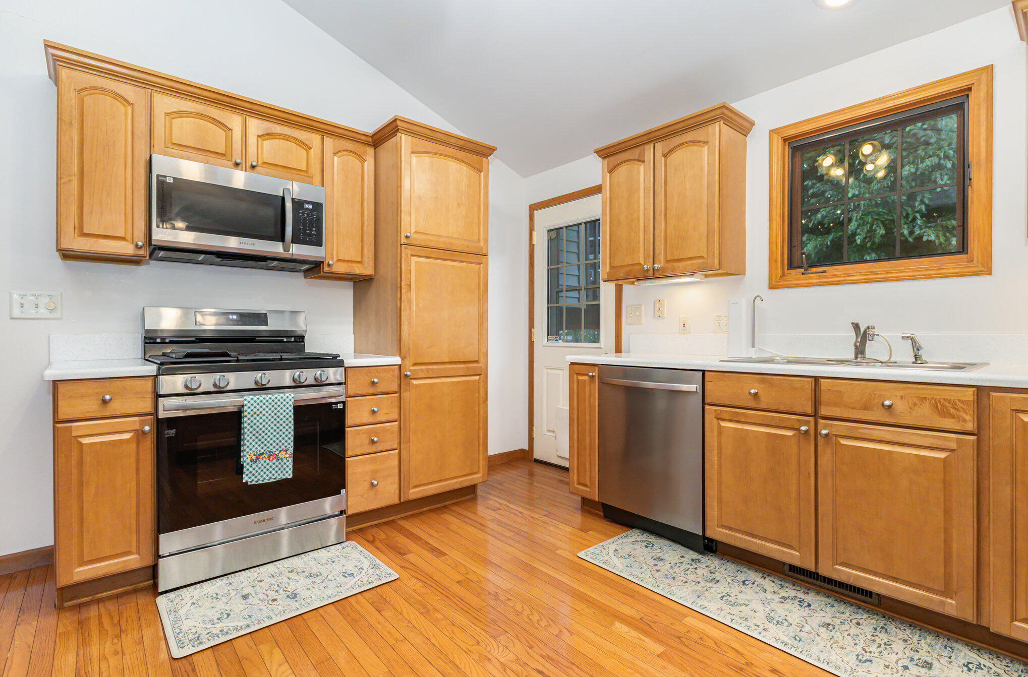 2262 Rodeo Street Portage, IN 46368 - Photo 8 of 37 2038x1343