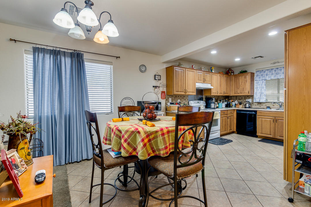 3719 West Carter Road Phoenix, AZ 85041 - Photo 6 of 27 06- Carter