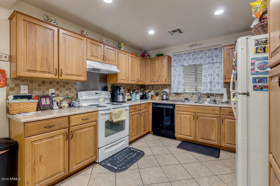 3719 West Carter Road Phoenix, AZ 85041 - Photo 10 of 27 10- Carter