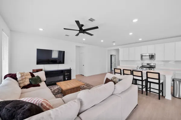 $2,400 | 807 Heaven Drive, Beasley, TX 77417