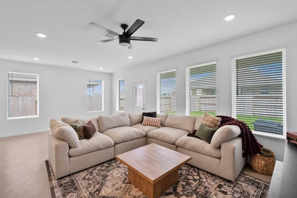 $2,400 | 807 Heaven Drive, Beasley, TX 77417