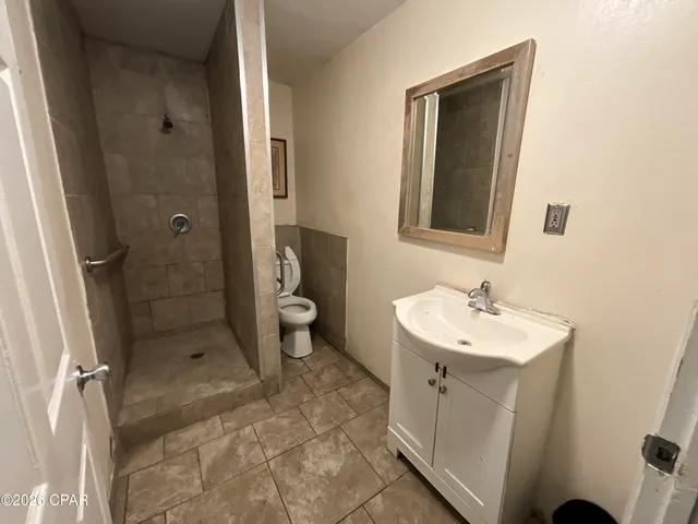 $379,900 | 2233 Pate Pond Road, Caryville, FL 32427