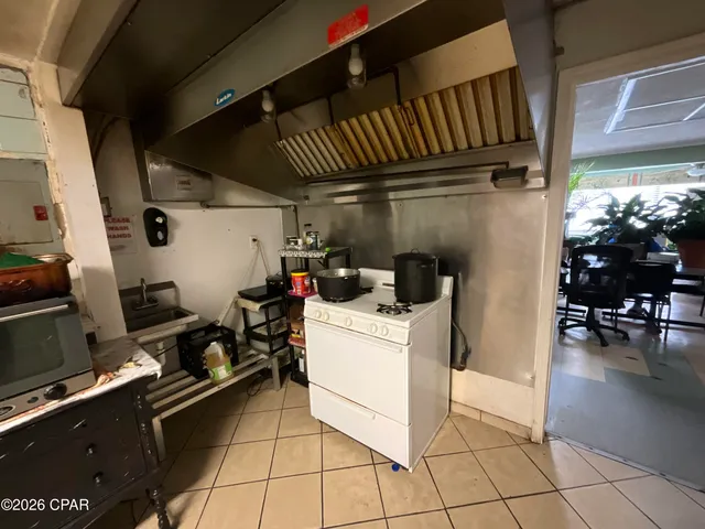 $379,900 | 2233 Pate Pond Road, Caryville, FL 32427