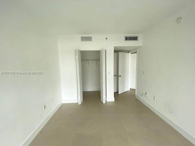 92 Southwest 3rd Street, Unit 1412 Miami, FL 33130 - Photo 12 of 37 a view of an empty room