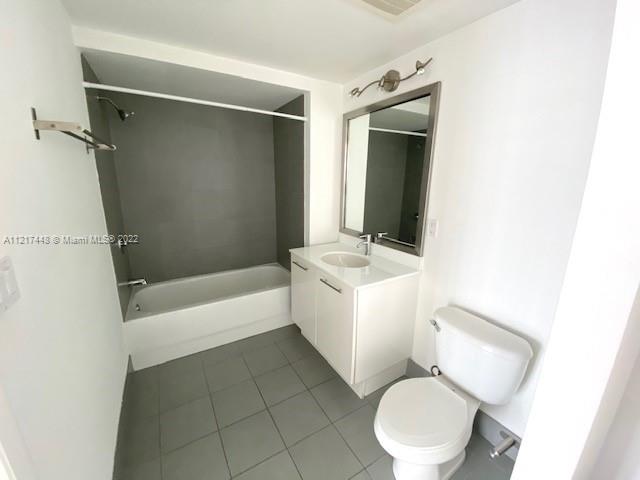 92 Southwest 3rd Street, Unit 1412 Miami, FL 33130 - Photo 13 of 37 a bathroom with a toilet sink and shower