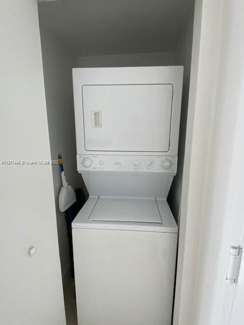 92 Southwest 3rd Street, Unit 1412 Miami, FL 33130 - Photo 14 of 37 a close up view of washer and dryer