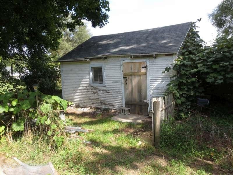 2121 Shettler Road Muskegon, MI 49444 - Photo 3 of 12 IMG_1016