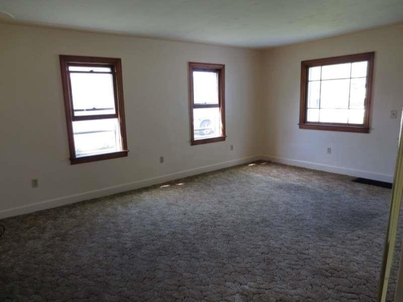 2121 Shettler Road Muskegon, MI 49444 - Photo 5 of 12 IMG_1018