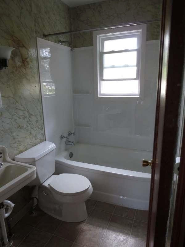 2121 Shettler Road Muskegon, MI 49444 - Photo 10 of 12 IMG_1023
