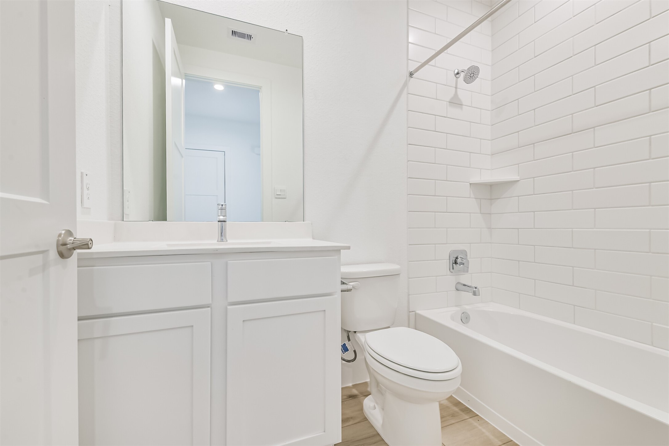 218 Springfield Terrace Drive Conroe, TX 77304 - Photo 19 of 39 Bathroom 2