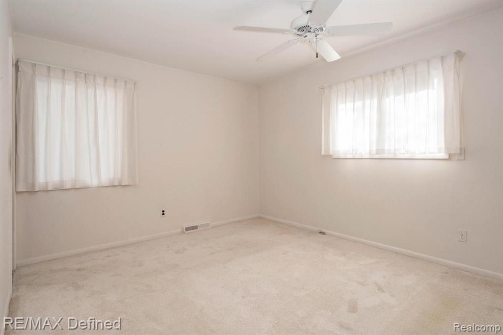 6045 Ronnoco Road Rochester Hills, MI 48306 - Photo 17 of 40