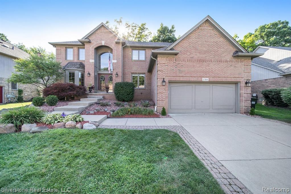 798 Grovecrest Rochester Hills, MI 48307 - Photo 1 of 49