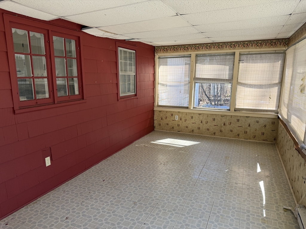 125 Brookfield Road Sturbridge, MA 01518 - Photo 11 of 38