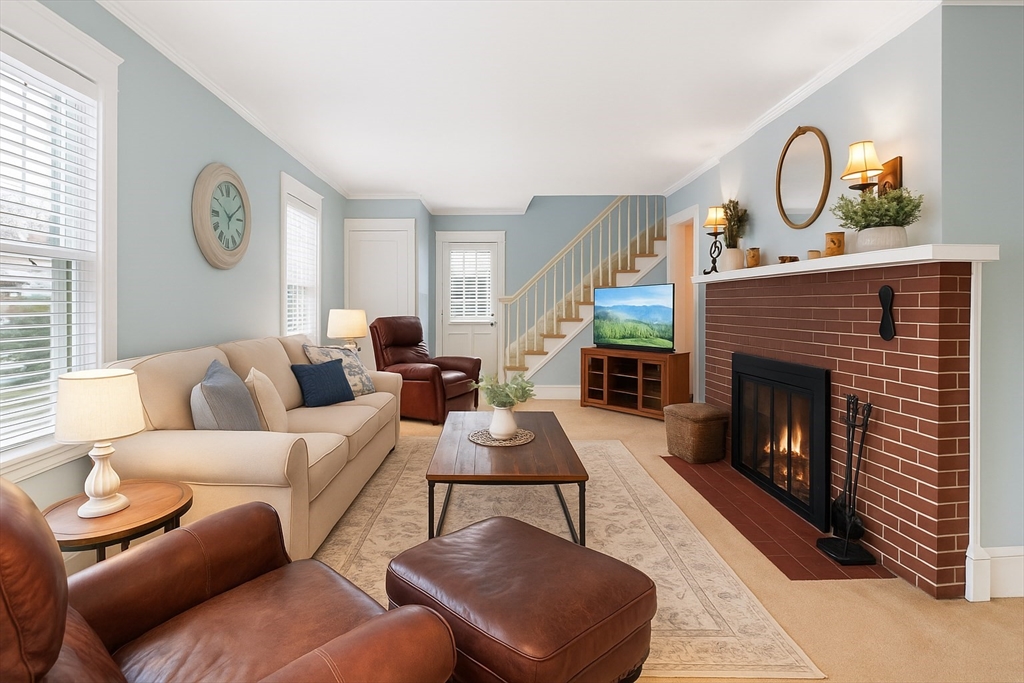 47 Moffatt Road Salem, MA 01970 - Photo 2 of 27