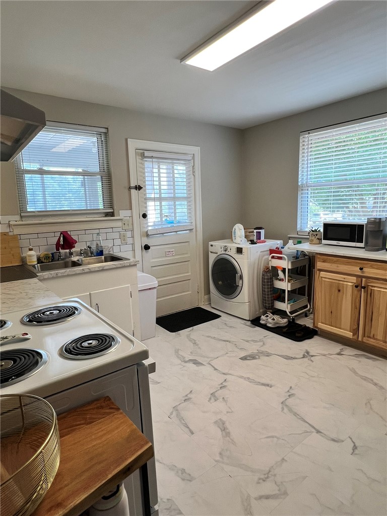 101 Clinton Drive, Unit B Anderson, SC 29621 - Photo 12 of 18 This spacious kitchen offers ample room for daily activities and entertaining.