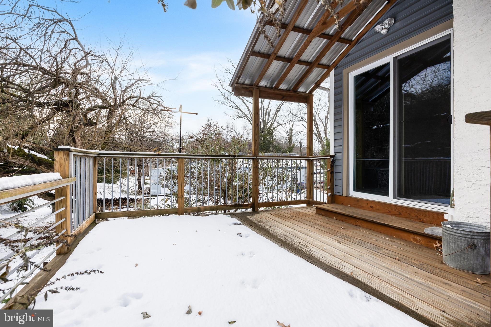 28 Oregon Avenue Mount Laurel, NJ 08054 - Photo 18 of 21 a view of balcony with couch