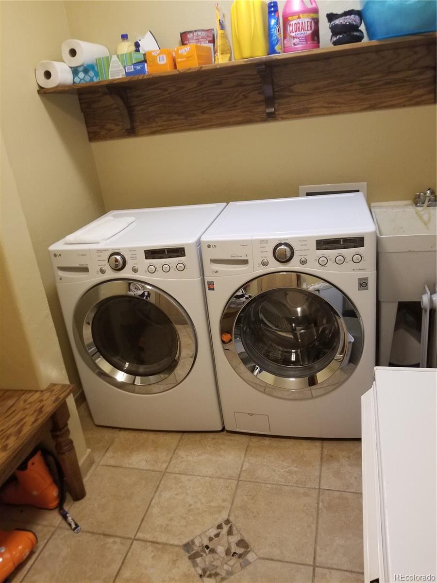 10 Shotgun Circle Edwards, CO 81632 - Photo 23 of 33 a utility room with dryer and washer