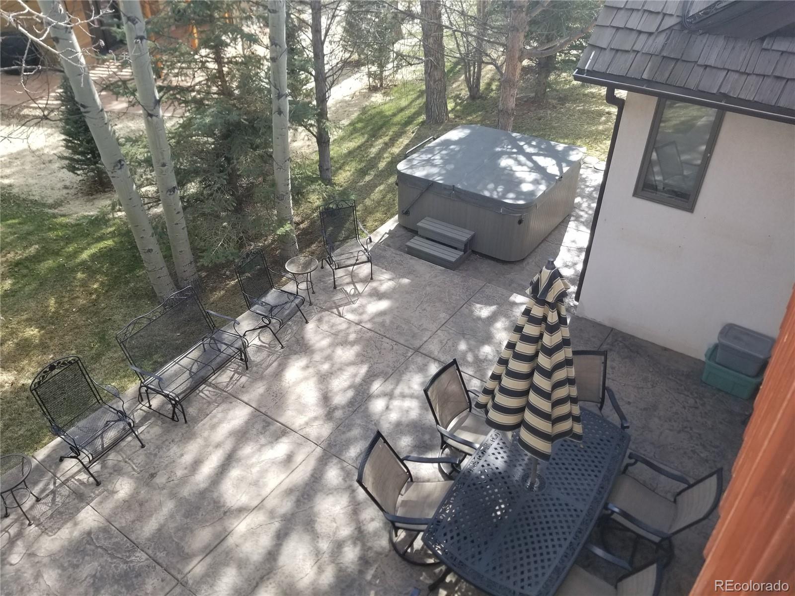 10 Shotgun Circle Edwards, CO 81632 - Photo 10 of 33 a vase of flowers sitting on a table