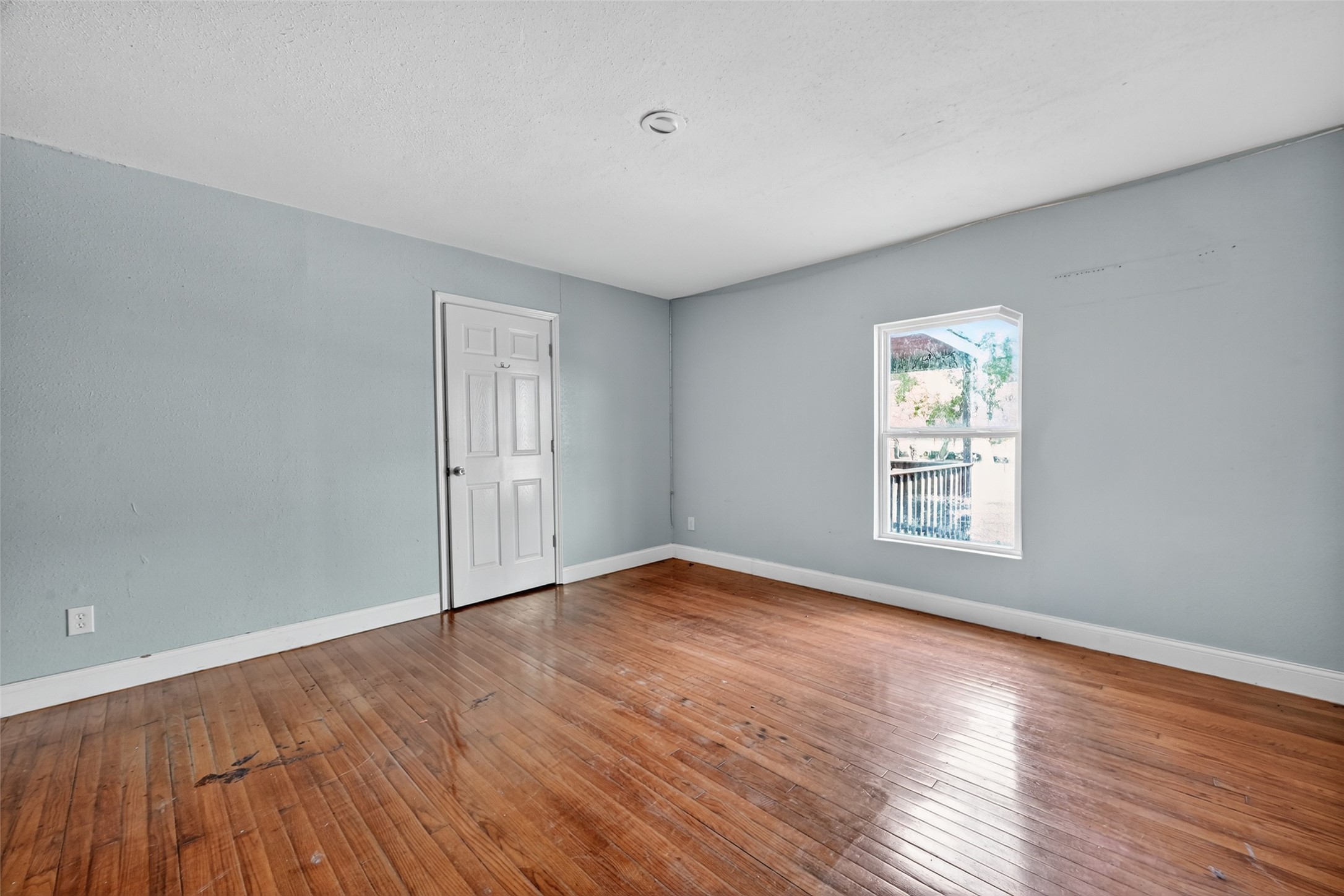 6434 Boothline Road Richmond, TX 77469 - Photo 20 of 36 an empty room with wooden floor and windows