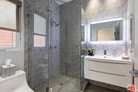 $2,689,000 | 453 North Alfred Street, Los Angeles, CA 90048