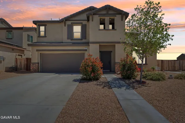 $499,999 | 2016 Via Vida Feliz Avenue, Rosamond, CA 93560
