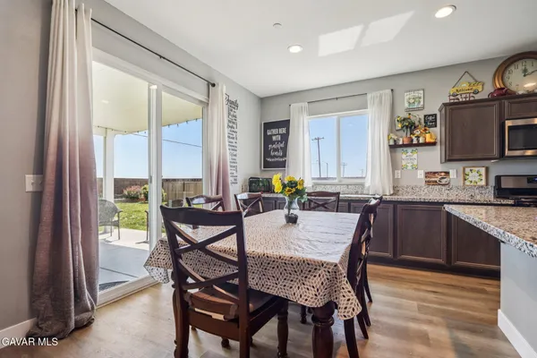 $499,999 | 2016 Via Vida Feliz Avenue, Rosamond, CA 93560