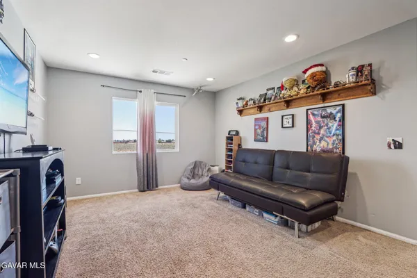 $499,999 | 2016 Via Vida Feliz Avenue, Rosamond, CA 93560