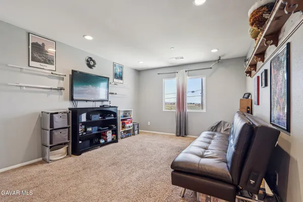 $499,999 | 2016 Via Vida Feliz Avenue, Rosamond, CA 93560