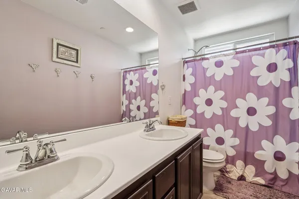 $499,999 | 2016 Via Vida Feliz Avenue, Rosamond, CA 93560