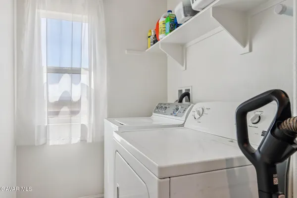 $499,999 | 2016 Via Vida Feliz Avenue, Rosamond, CA 93560