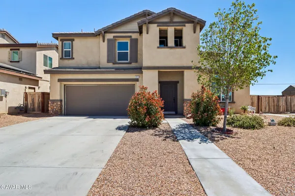 $499,999 | 2016 Via Vida Feliz Avenue, Rosamond, CA 93560
