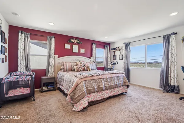 $499,999 | 2016 Via Vida Feliz Avenue, Rosamond, CA 93560