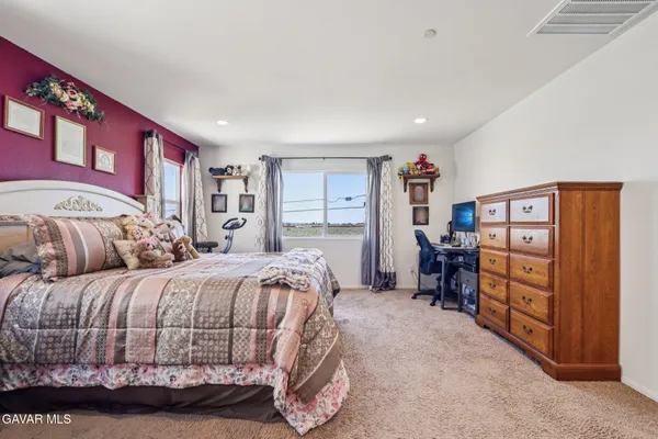 $499,999 | 2016 Via Vida Feliz Avenue, Rosamond, CA 93560