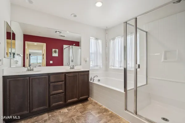 $499,999 | 2016 Via Vida Feliz Avenue, Rosamond, CA 93560