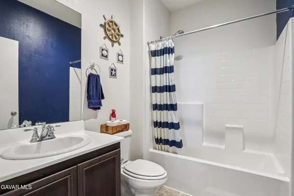 $499,999 | 2016 Via Vida Feliz Avenue, Rosamond, CA 93560