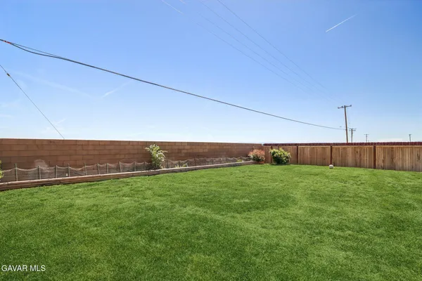 $499,999 | 2016 Via Vida Feliz Avenue, Rosamond, CA 93560