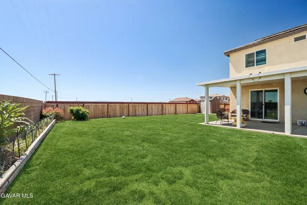 $499,999 | 2016 Via Vida Feliz Avenue, Rosamond, CA 93560