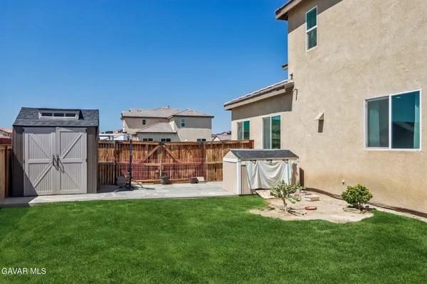 $499,999 | 2016 Via Vida Feliz Avenue, Rosamond, CA 93560